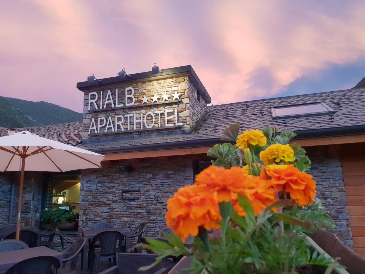 ApartHotel RIALB El Serrat Esterno foto